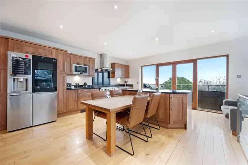 4 Bed Detached House for Sale in Middlestown