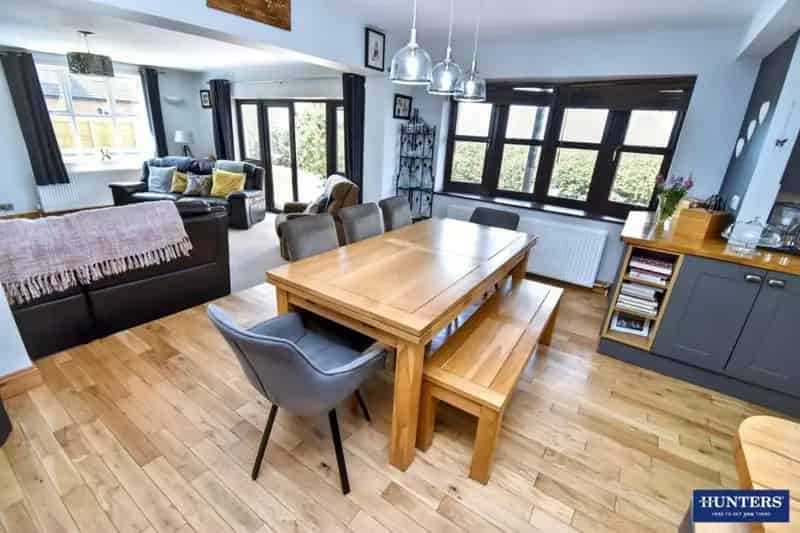 5 bed house for sale