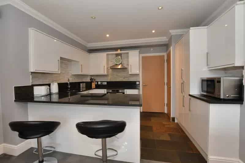 4 Bedroom End of Terrace House for Sale