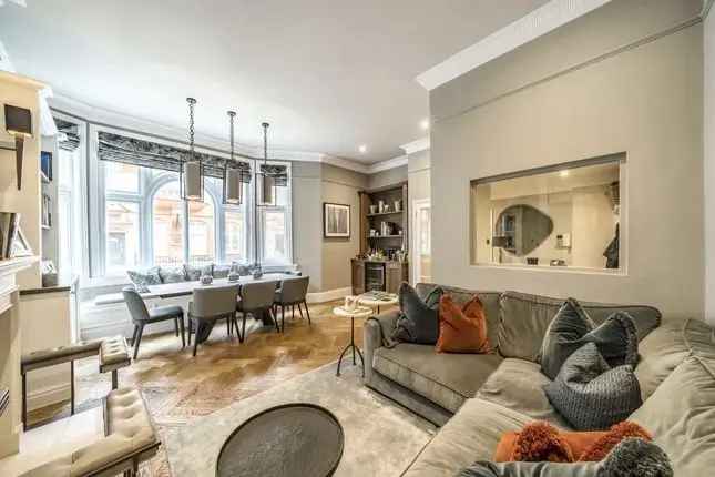 Flat for sale in Draycott Place, London SW3