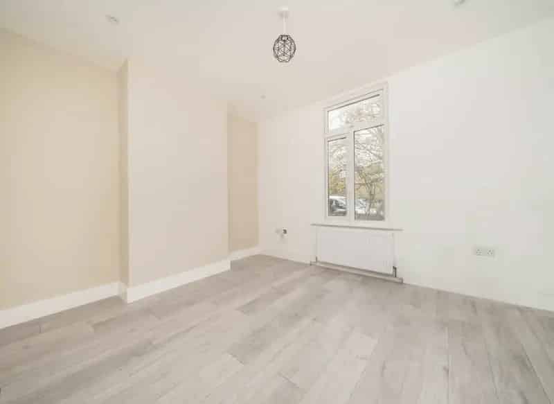 Refurbished 2-Bedroom Victorian Home Near Kingston Town Centre