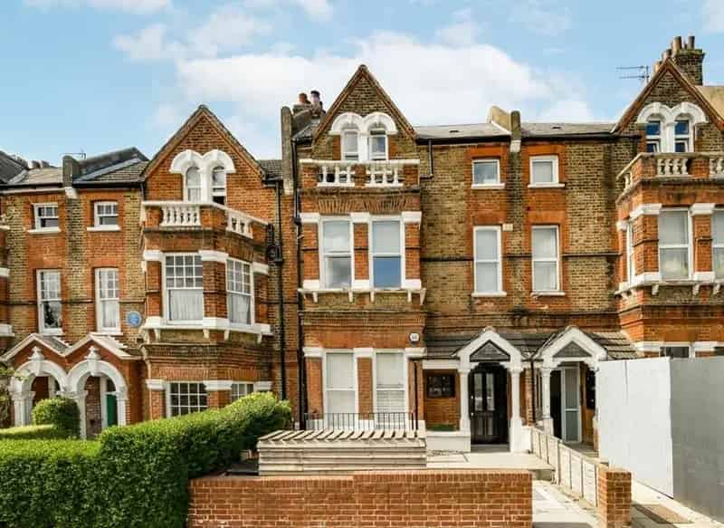 West Hampstead 2 Bed 2 Bath Garden Flat
