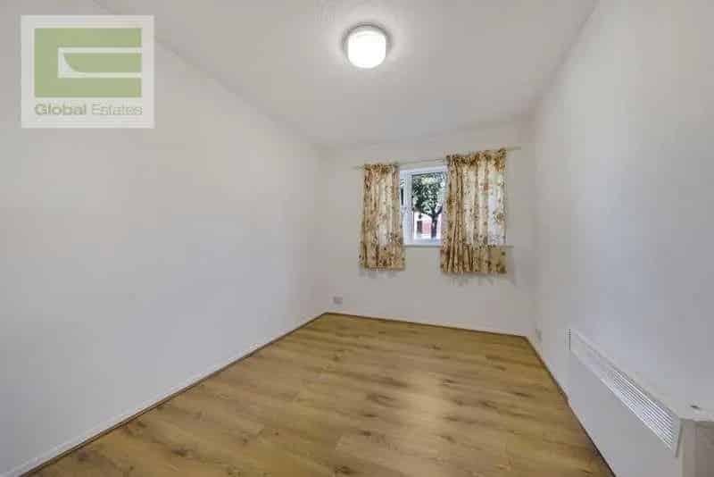 2 Bed Flat for Sale in Furzedown Tooting