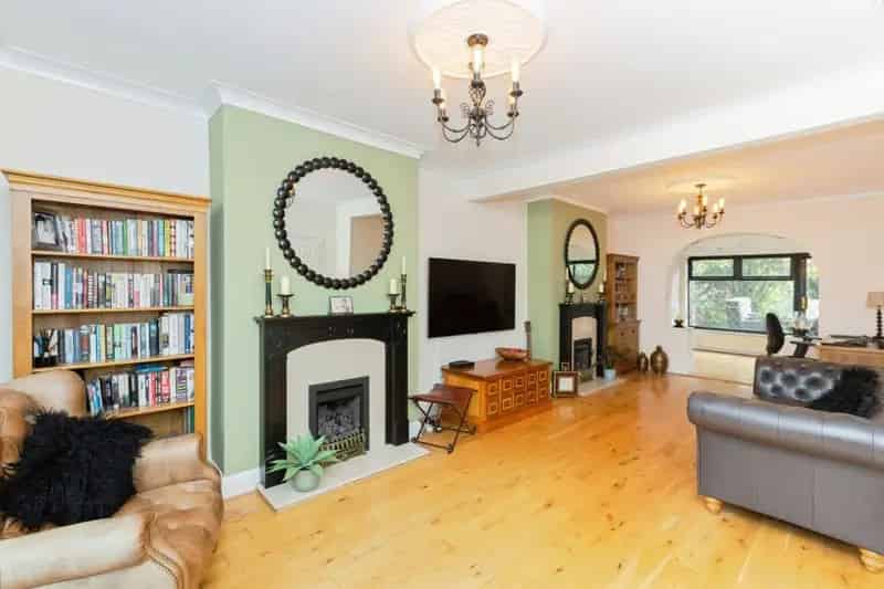 Four Bedroom House Leftley Estate Near Upney Station