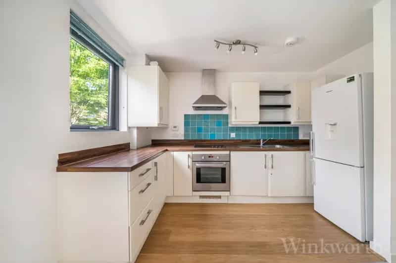 2 Bedroom Flat New Cross Spacious Open Plan Parking Available May 2025