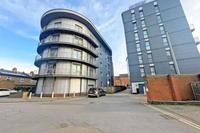 2 Bedroom Flat for Sale in Ilford