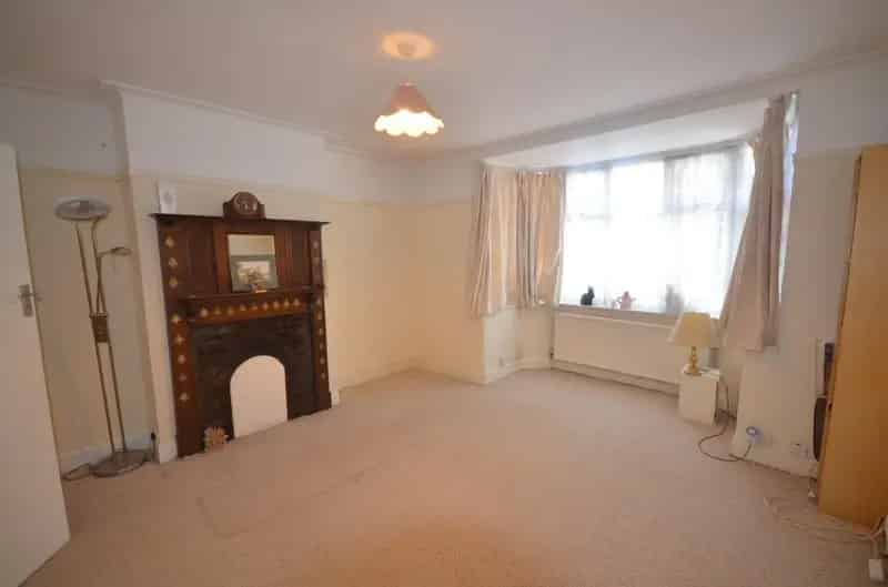 4 5 Bedroom Semi Detached Family Home Near Preston Road Station