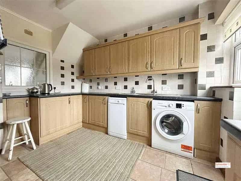 3 Bed House for Sale Spacious Family Home