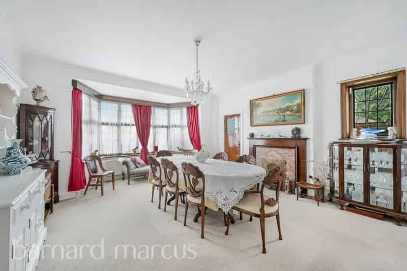 6 Bedroom Detached House Whitgift Estate