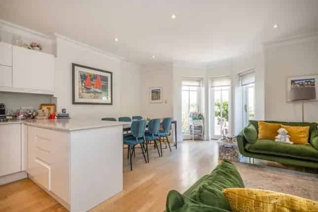 Terraced House for Sale near Richmond Bridge Estate