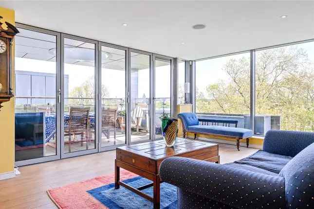 Flat for sale in Blackthorn Avenue, Islington, London N7