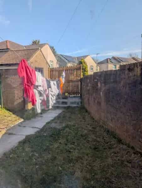 2 Bedroom House with Large Garden and Shed