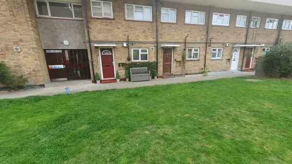 2 Bedroom Ground Floor Maisonette with Garden