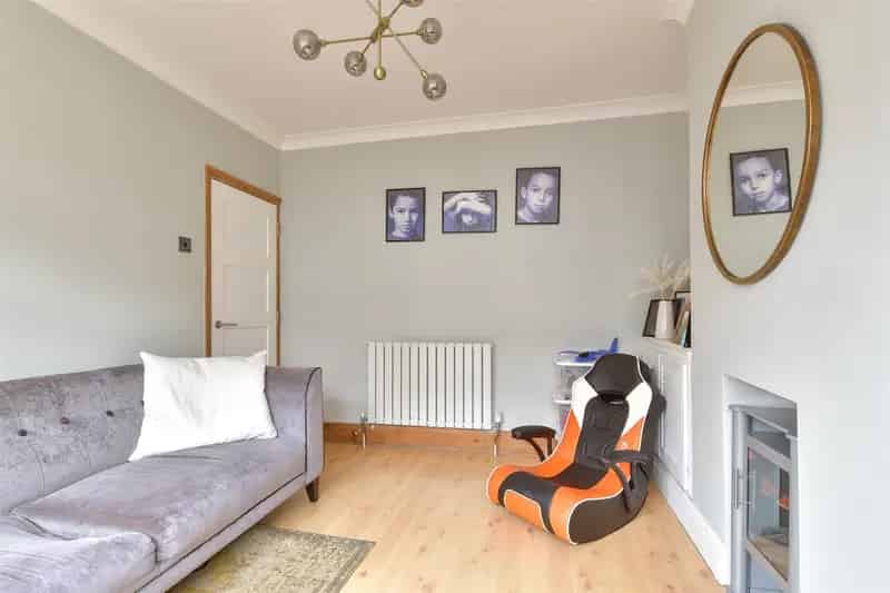 5 Bedroom End of Terrace House for Sale