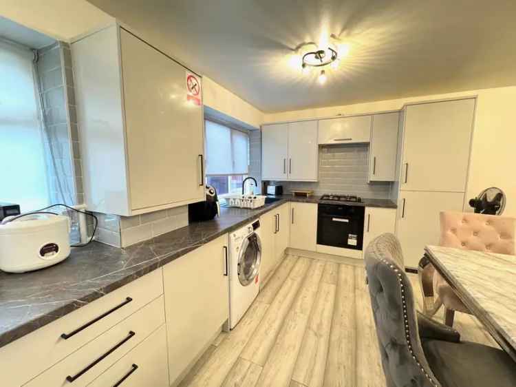 2 Bedroom End of Terrace House East London Modern Stylish Home