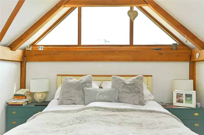 3 Bedroom House Froxfield Semi Rural Garden Carport Parking
