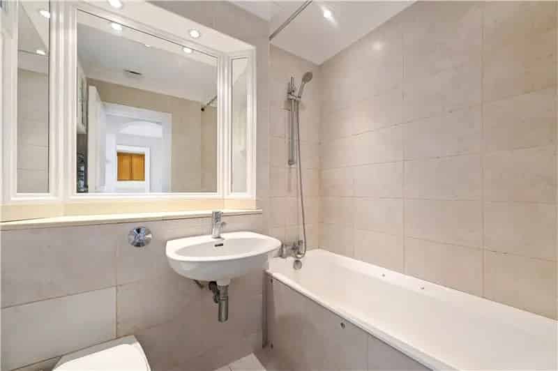 1 Bedroom Flat South Kensington - Recently Redecorated