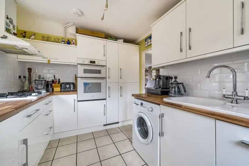 3 Bedroom Semi-Detached House Near Enfield Chase Station
