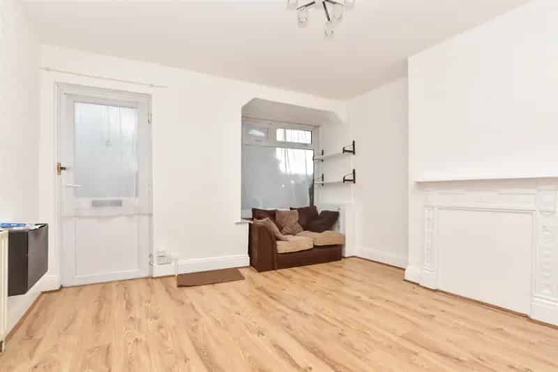 3 Bedroom Terraced House Near Whyteleafe and Upper Warlingham Stations