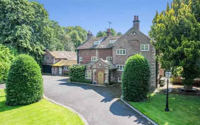 Hilltop Drive, Hale, Altrincham, Cheshire, WA15 0JN | Property for sale | Savills