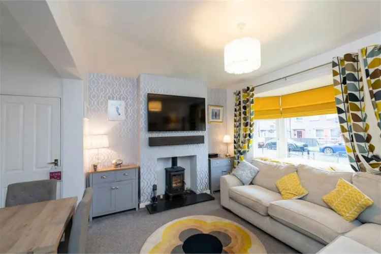 3 Bed House - End Terraced with 1 Reception Room