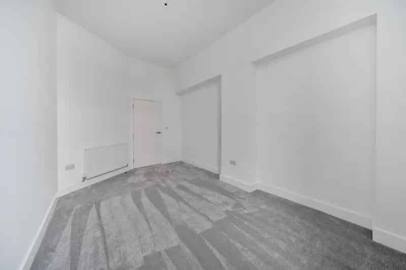 2 Bedroom Flat For Sale Near Walkden Train Station