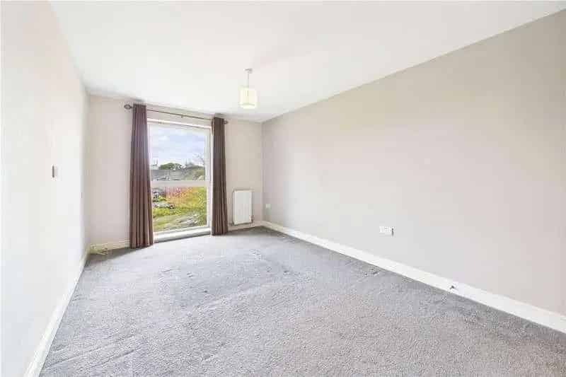2 Bed Flat for Sale in Three Bridges Modern Apartment Allocated Parking