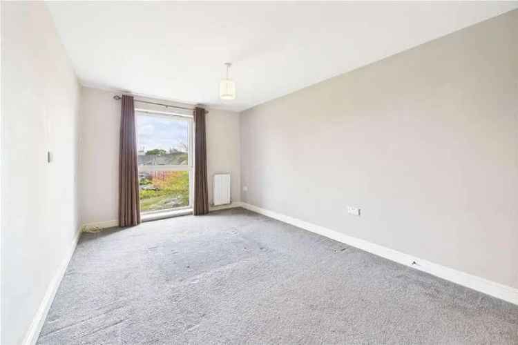 2 Bed Flat for Sale in Three Bridges Modern Apartment Allocated Parking