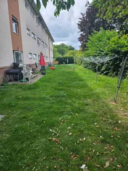 Large 2 Bed Ground Floor Flat Near Train Station and Schools