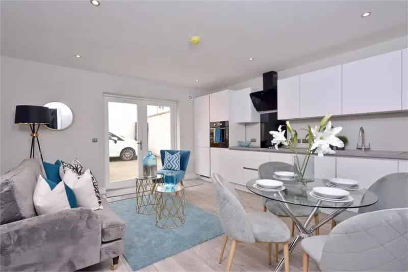 3 Bed Townhouse Kelso - Modern, Stylish Investment Property