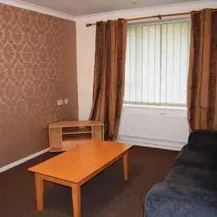 1 Bed Apartment Manchester Close to Public Transport and Amenities