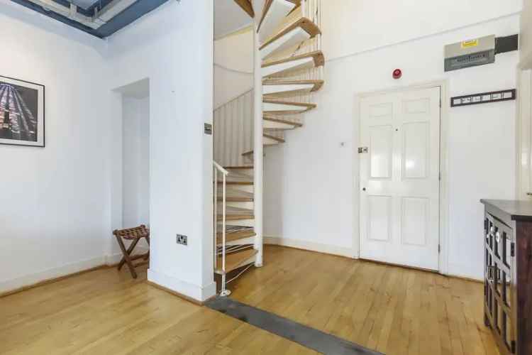 1 Bedroom Duplex Apartment near Tower Hill Station