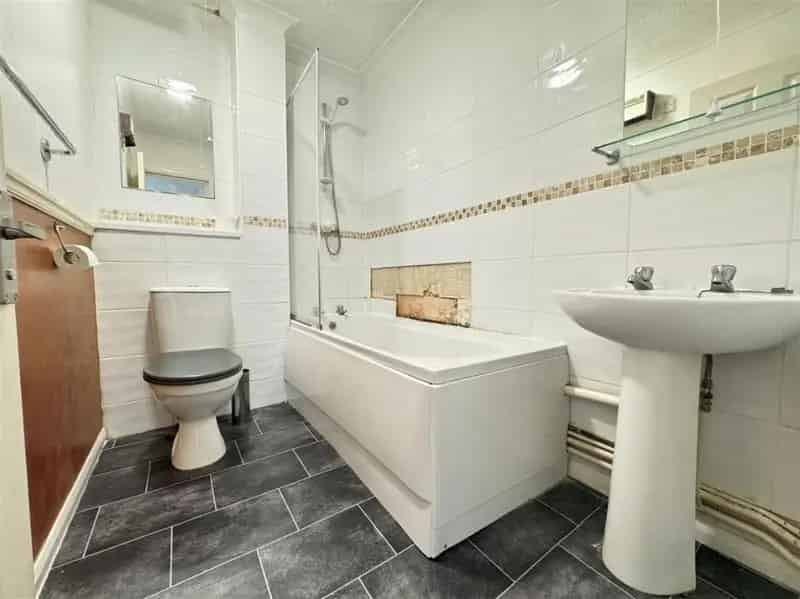 2 Bed Flat for Sale - Investment & First Time Buyers