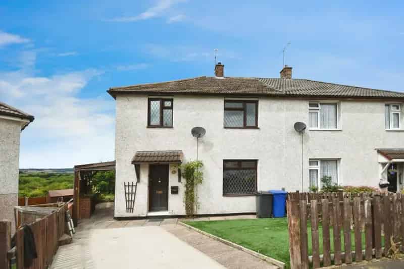 3 Bedroom Semi Detached House For Sale Chesterfield