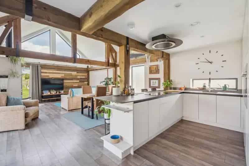 Exceptional 2-Bed Detached Timber Framed Home Stanbridge