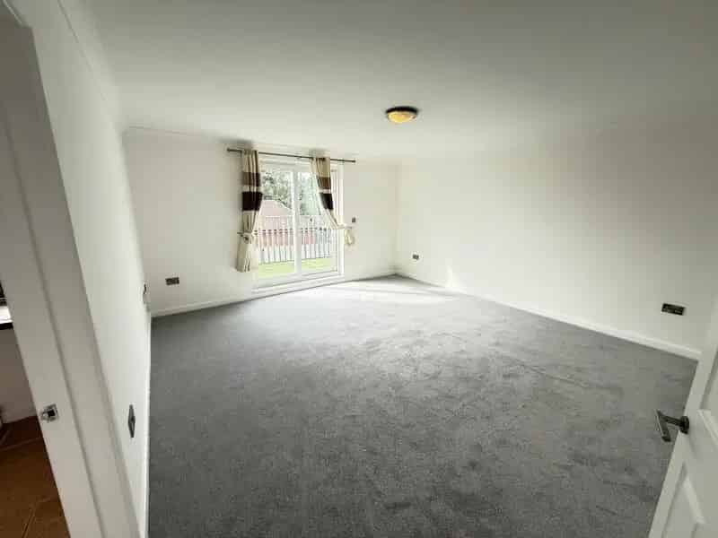 Studio Flat Available
