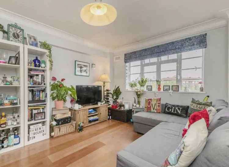 Flat For Sale in London, England