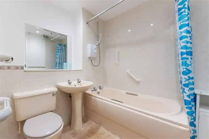1 Bed Retirement Flat Roseburn Edinburgh Excellent Facilities Parking