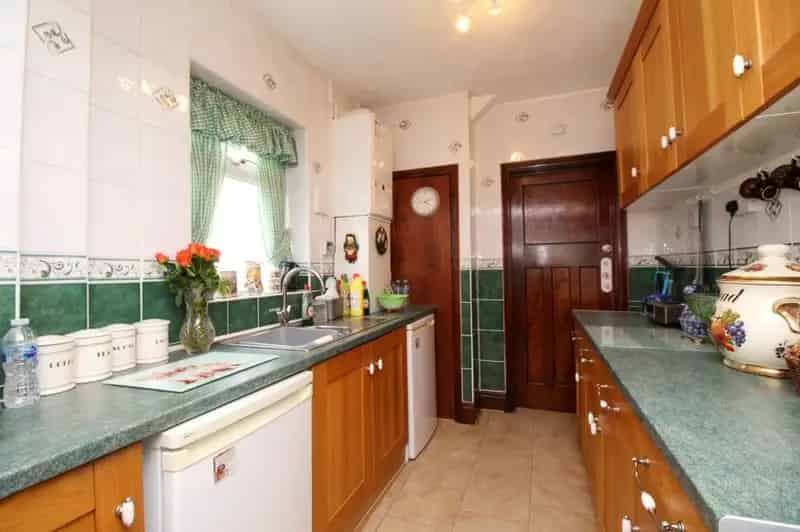 3 Bedroom Semi Detached House for Sale Rhyl LL18