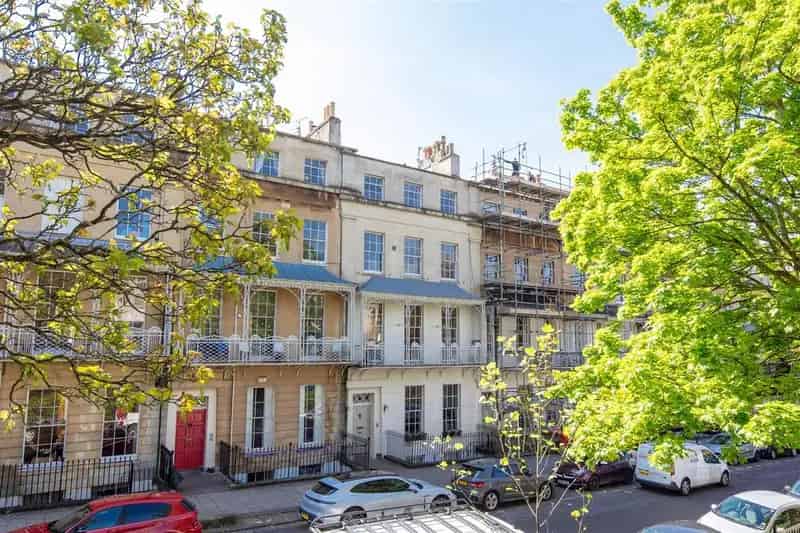 5 Bedroom Maisonette for Sale