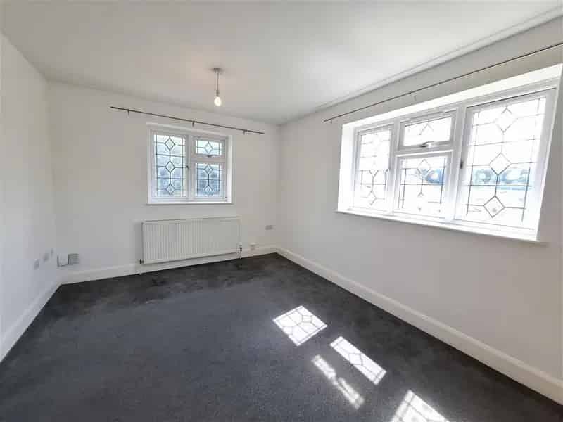 1 Double Bedroom Apartment with Patio Garden and Parking Hemel Hempstead