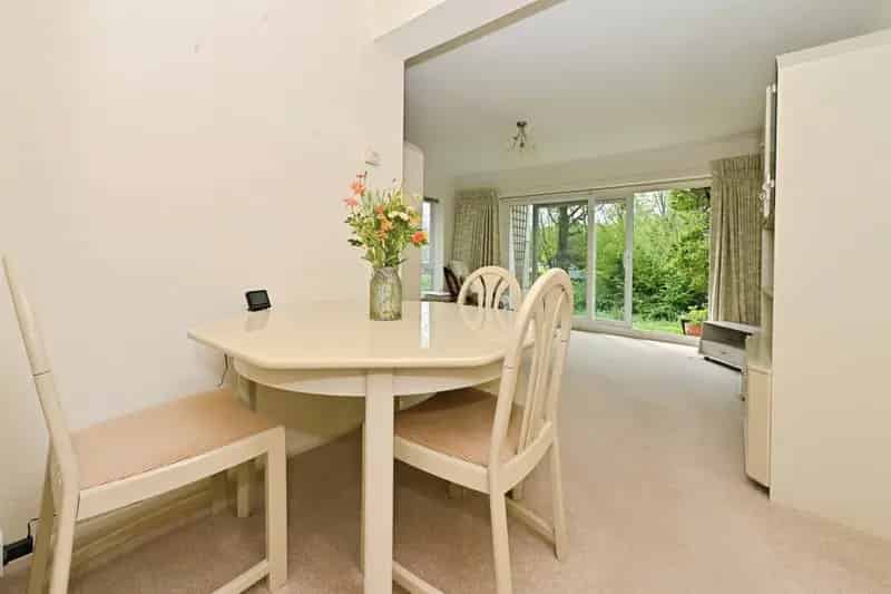 Boxmoor Riverside Apartment Canal Views Two Bedrooms Garage Parking