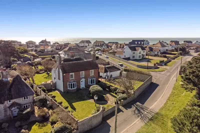 5 Bedroom Detached Character Cottage Near Sea