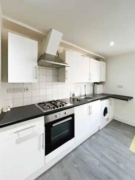 2 Bedroom Flat for Sale Ilford IG1 Near Station