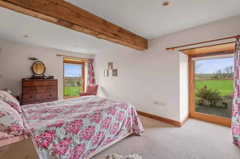 5 bed house for sale