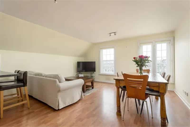 3 Bed Top Floor Flat Near Haymarket Station