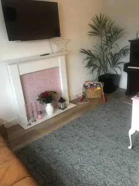 4 Bedroom House New Flooring Good Size Kitchen Diner