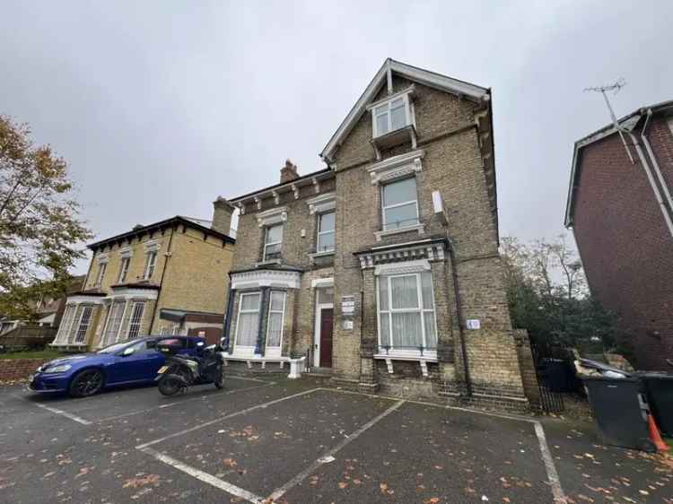 Detached Property with Commercial and Residential Space