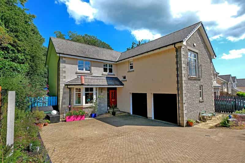 Executive Family Home in Prestigious Development