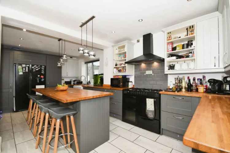 6 Bedroom Detached House with Annex and Planning Permission